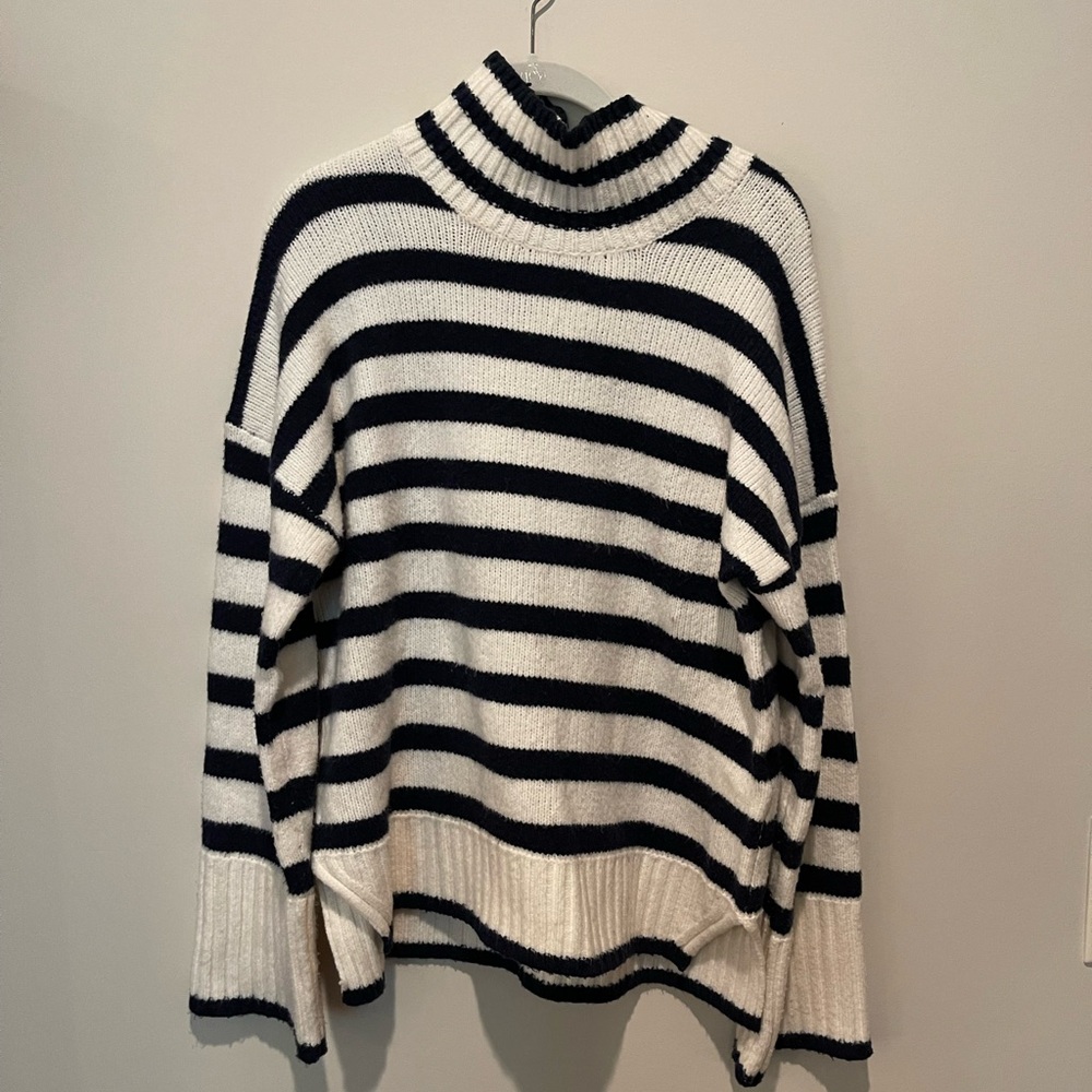 Abercrombie & Fitch Black and White Striped Turtleneck Sweater